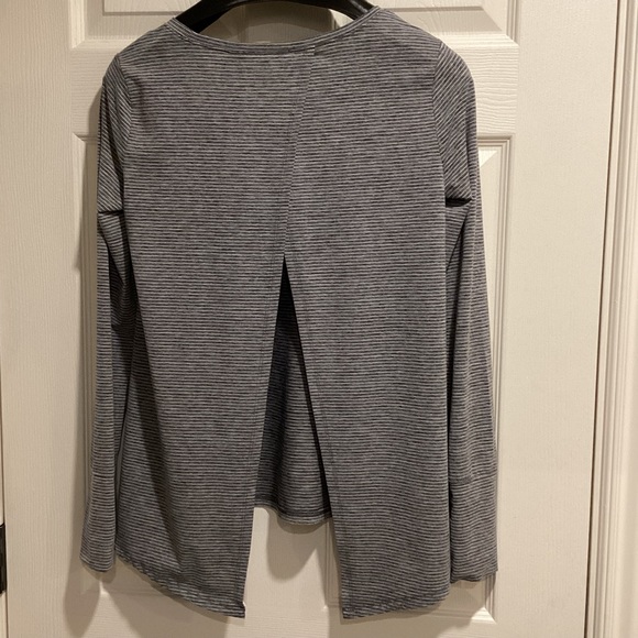 GapFit Breathe Long Sleeved Open Back T-Shirt, Size S - Picture 3 of 11